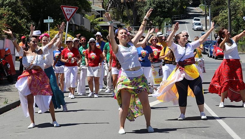 Dancers and drummers performing at the Island Bay Festival parade 2019. Photo by Tom S Etuata.